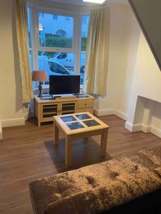 Modern 2 Bedroom Terraced House 多佛尔 外观 照片